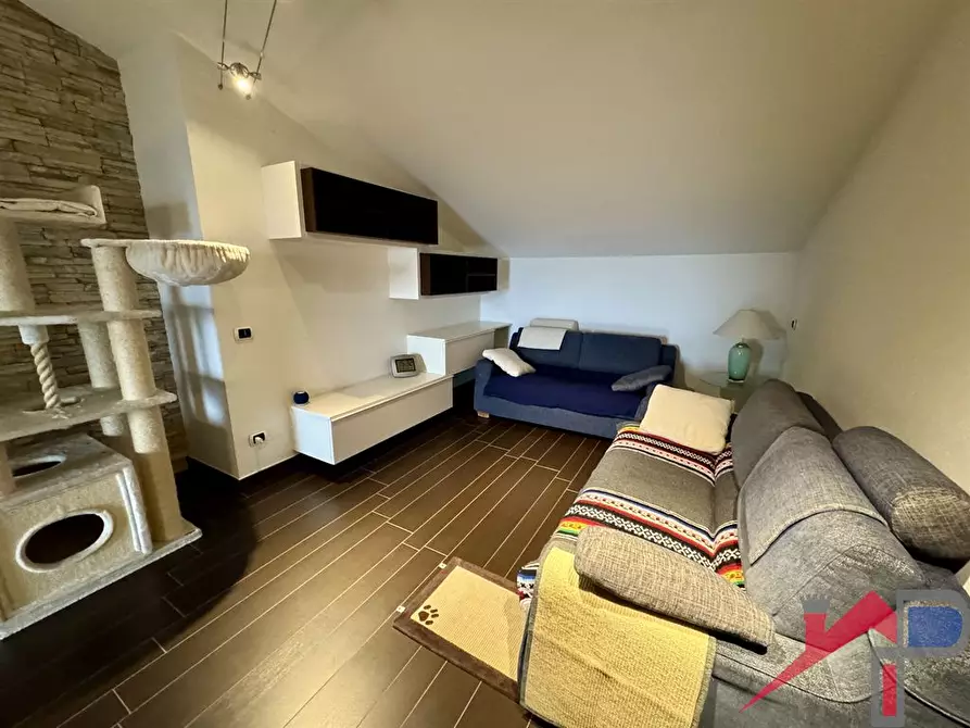 Immagine 5 di Appartamento in vendita  a Caprino Bergamasco