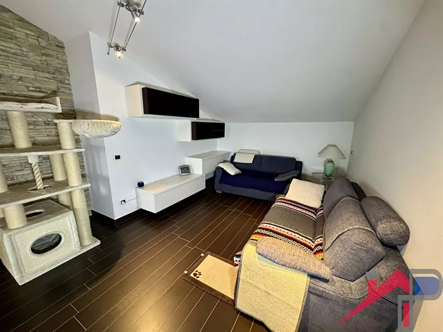 Immagine 8 di Appartamento in vendita  a Caprino Bergamasco