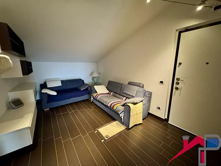 Immagine 7 di Appartamento in vendita  a Caprino Bergamasco