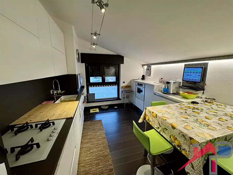 Immagine 1 di Appartamento in vendita  a Caprino Bergamasco