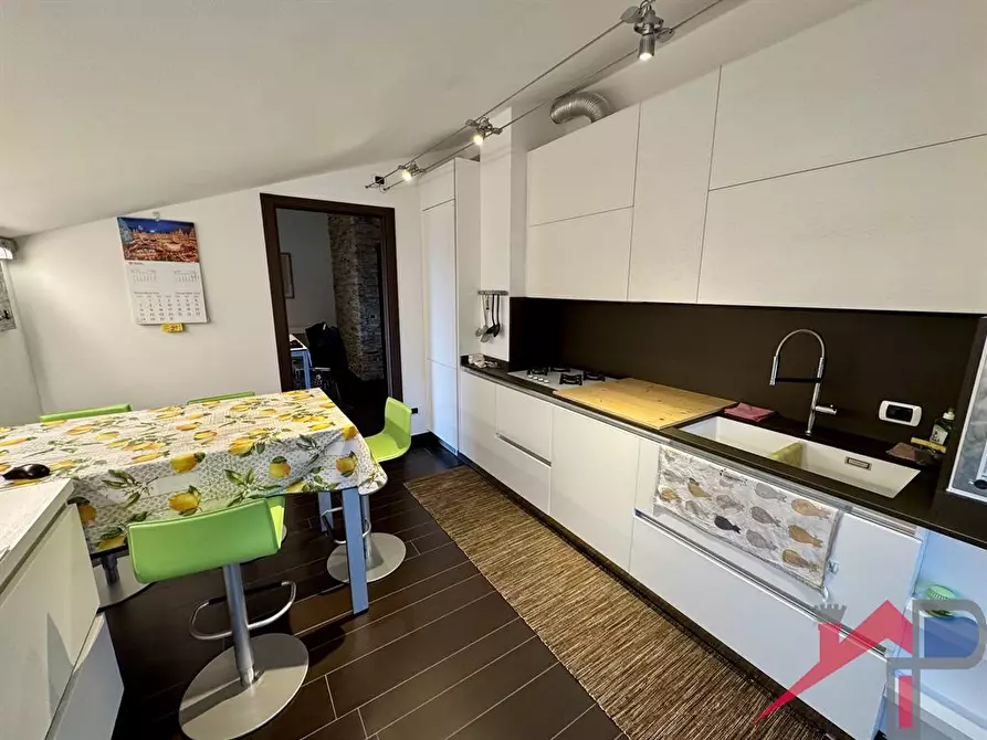 Immagine 4 di Appartamento in vendita  a Caprino Bergamasco