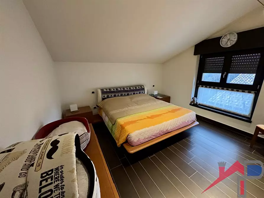 Immagine 9 di Appartamento in vendita  a Caprino Bergamasco