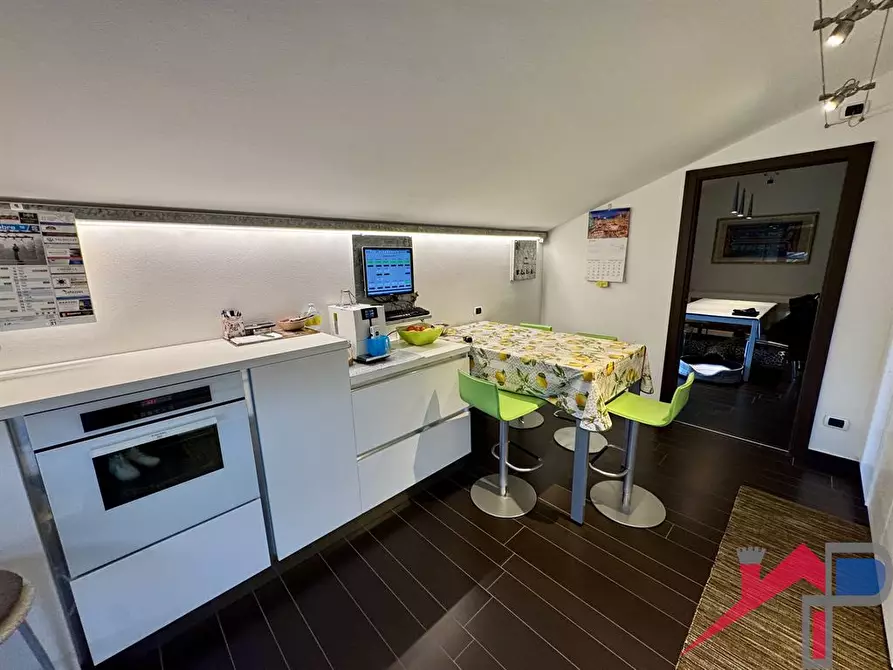 Immagine 3 di Appartamento in vendita  a Caprino Bergamasco