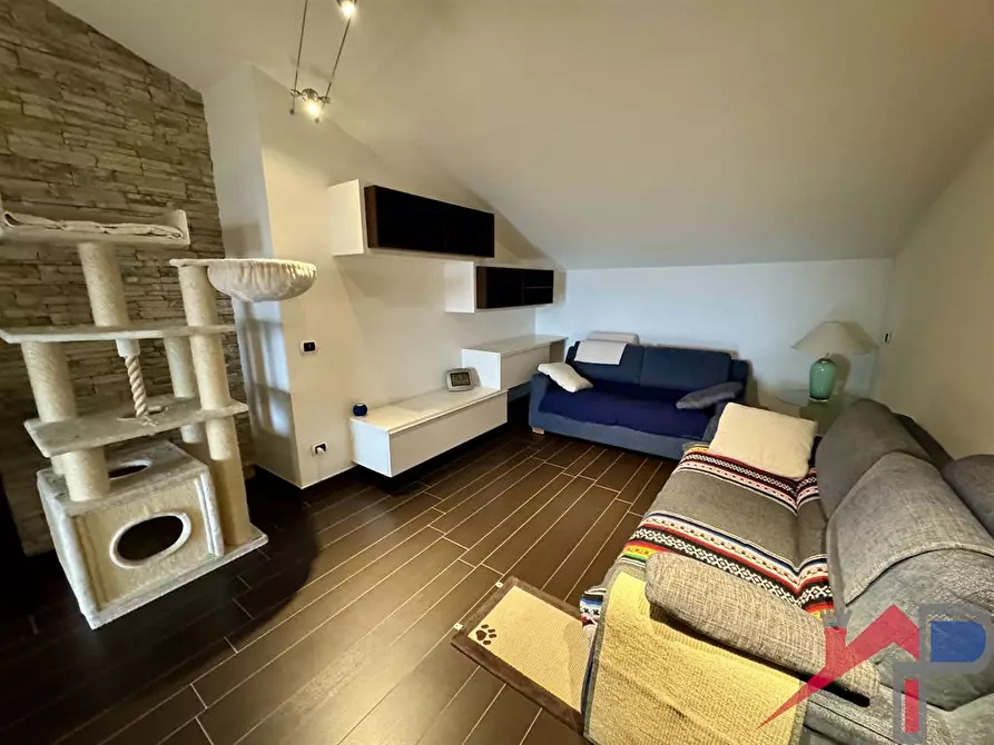 Immagine 6 di Appartamento in vendita  a Caprino Bergamasco