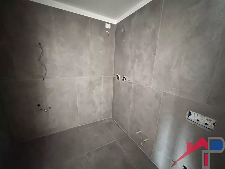 Immagine 8 di Appartamento in vendita  a Caprino Bergamasco