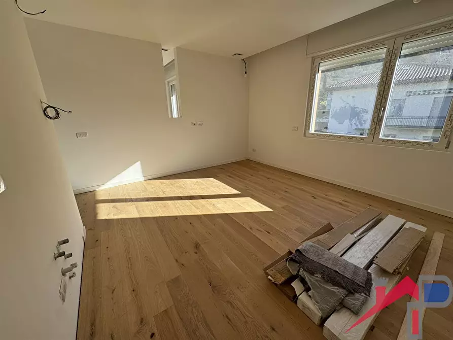 Immagine 4 di Appartamento in vendita  a Caprino Bergamasco