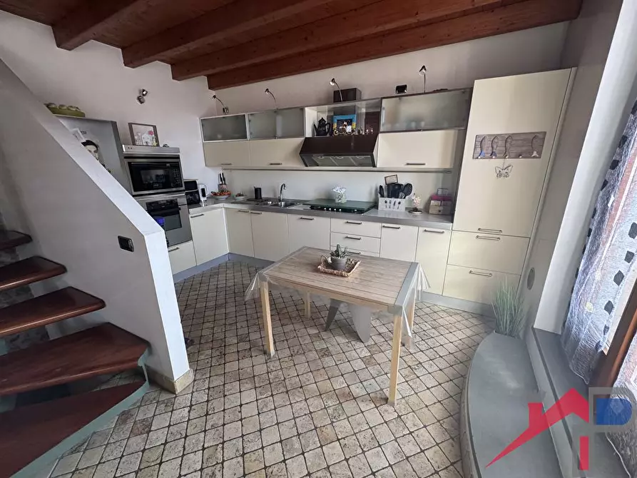 Immagine 4 di Casa indipendente in vendita  a Caprino Bergamasco