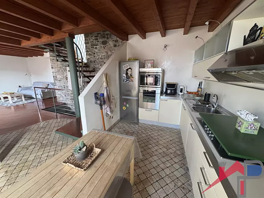 Immagine 2 di Casa indipendente in vendita  a Caprino Bergamasco