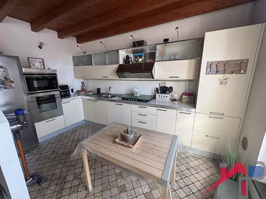 Immagine 3 di Casa indipendente in vendita  a Caprino Bergamasco