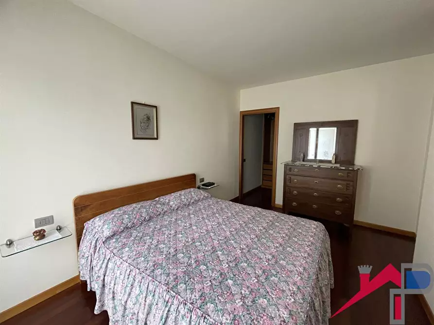 Immagine 4 di Appartamento in vendita  a Caprino Bergamasco