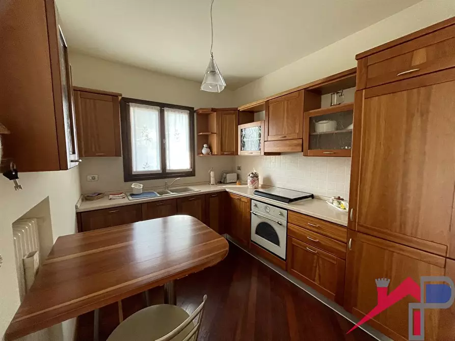 Immagine 1 di Appartamento in vendita  a Caprino Bergamasco