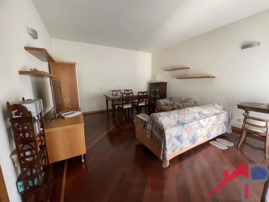 Immagine 3 di Appartamento in vendita  a Caprino Bergamasco