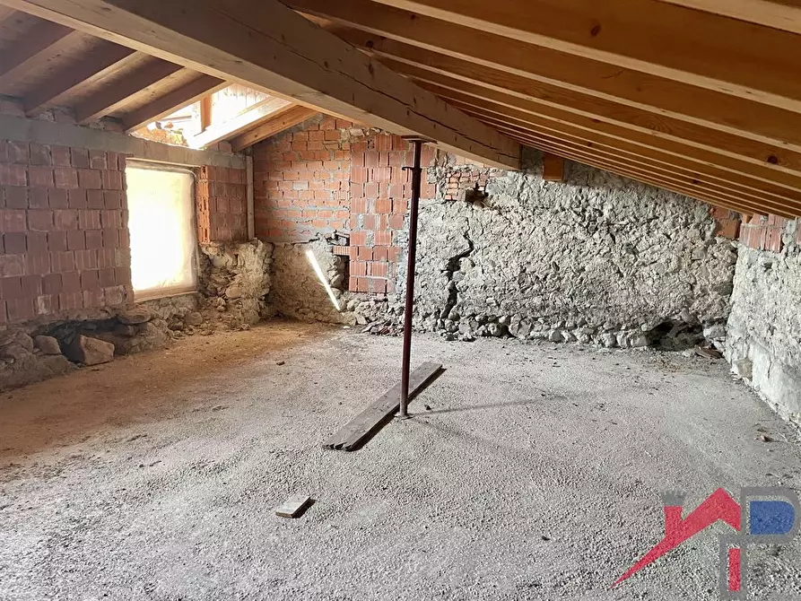 Immagine 7 di Appartamento in vendita  a Caprino Bergamasco
