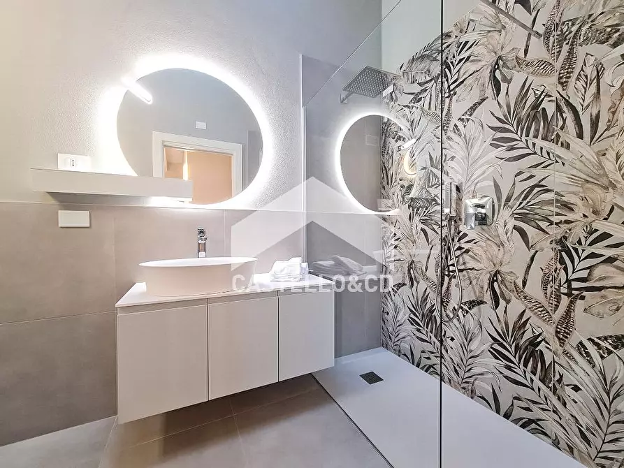 Immagine 7 di Villa in vendita  in viale roma 10 a Lonato del Garda