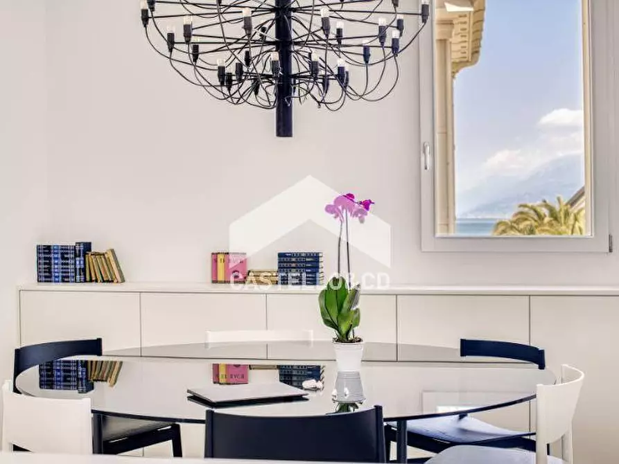 Immagine 1 di Appartamento in vendita  in via iario 40 a Desenzano Del Garda