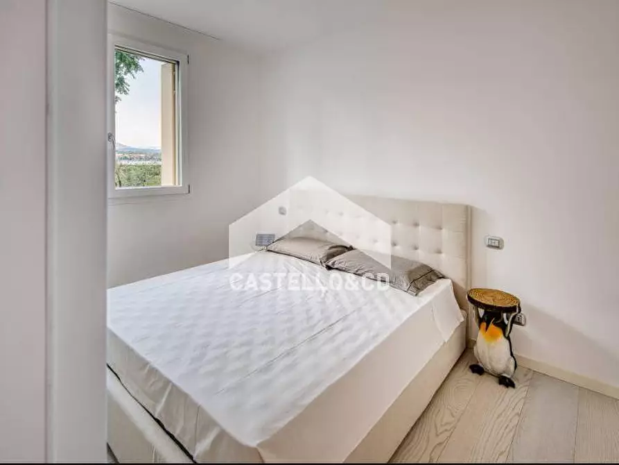 Immagine 3 di Appartamento in vendita  in via iario 40 a Desenzano Del Garda