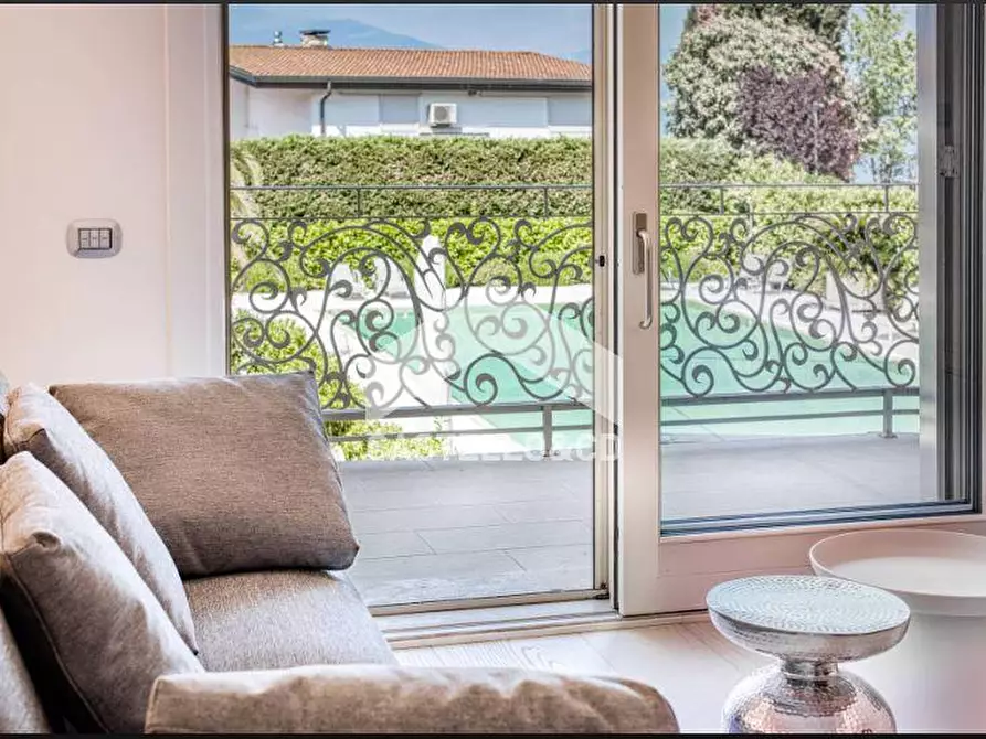 Immagine 2 di Appartamento in vendita  in via iario 40 a Desenzano Del Garda