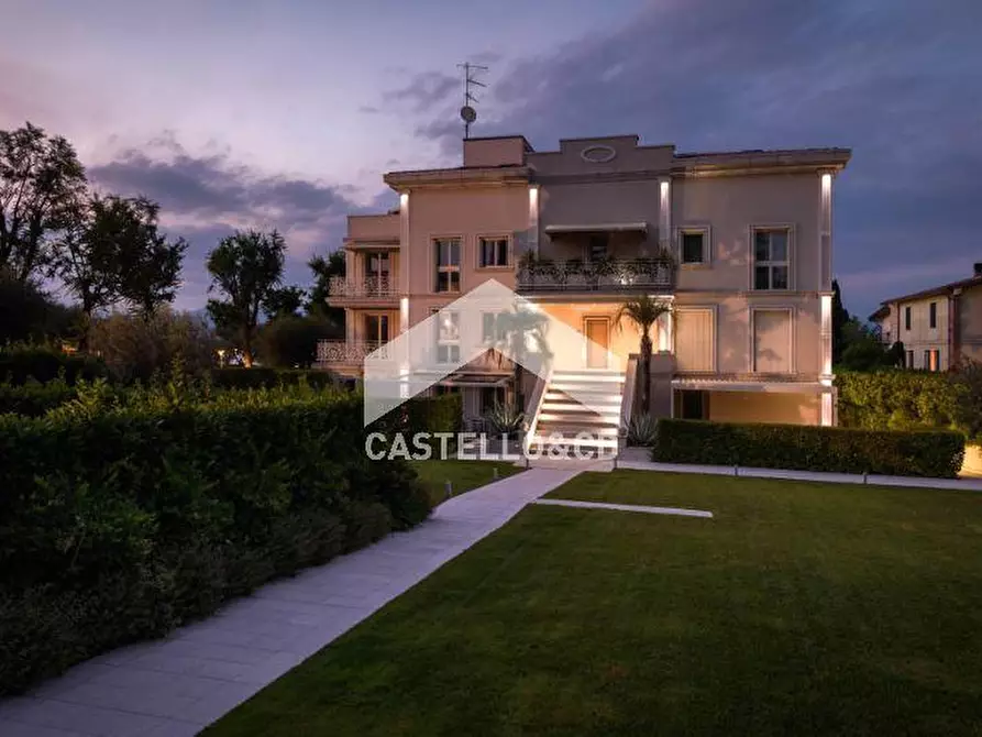 Immagine 5 di Appartamento in vendita  in via iario 40 a Desenzano Del Garda