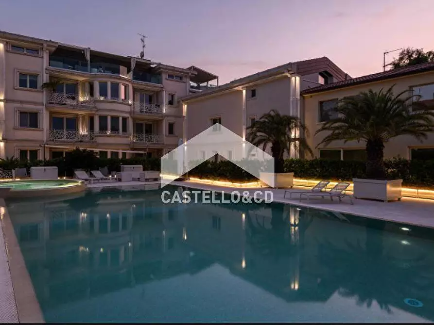 Immagine 9 di Appartamento in vendita  in via iario 40 a Desenzano Del Garda