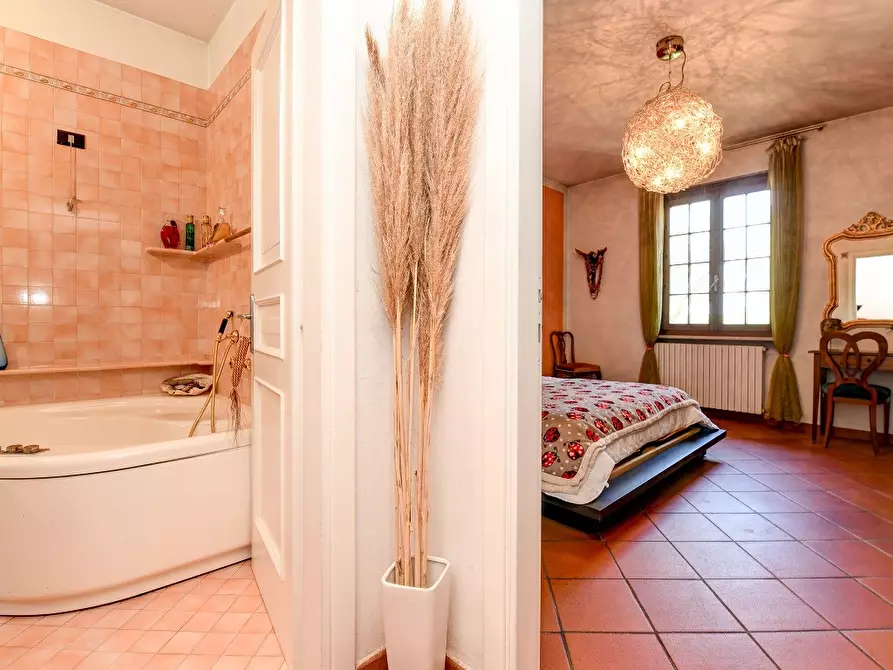 Immagine 4 di Villa in vendita  in via san Martino della battaglia 169 a Sirmione