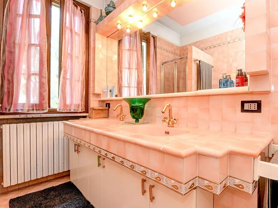 Immagine 6 di Villa in vendita  in via san Martino della battaglia 169 a Sirmione