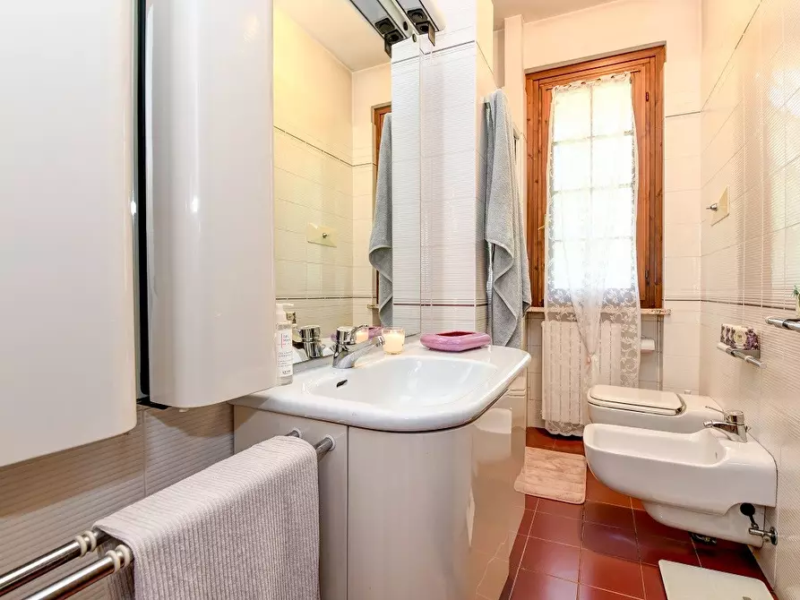 Immagine 8 di Villa in vendita  in via san Martino della battaglia 169 a Sirmione