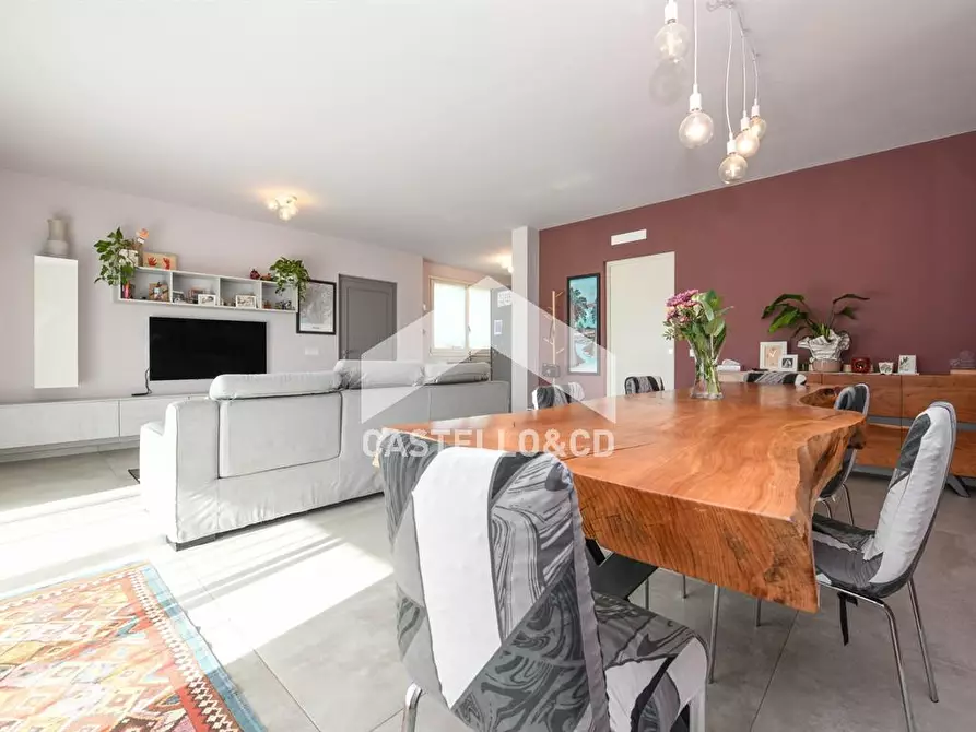 Immagine 1 di Villa in vendita  in via delle noveglie a Manerba Del Garda