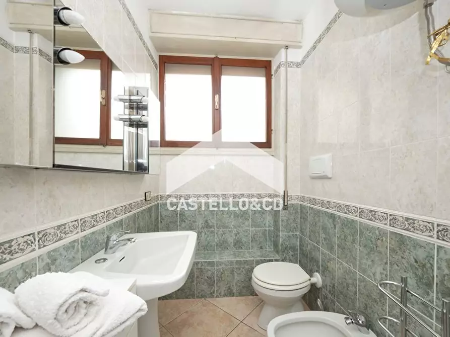 Immagine 3 di Appartamento in vendita  in via delle rive 42 a Desenzano Del Garda