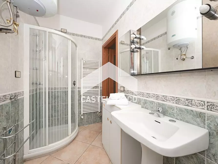 Immagine 6 di Appartamento in vendita  in via delle rive 42 a Desenzano Del Garda