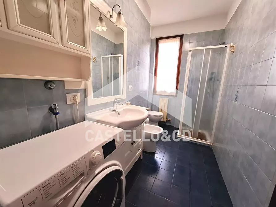 Immagine 2 di Appartamento in vendita  in VIA GIULIO CESARE 15 a Desenzano Del Garda