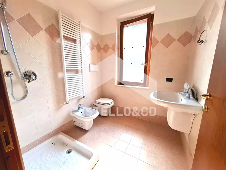 Immagine 3 di Casa bifamiliare in vendita  in via Desenzani 29 a Castiglione Delle Stiviere