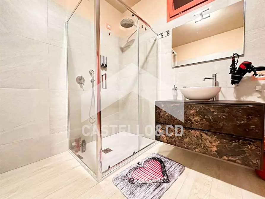 Immagine 5 di Appartamento in vendita  in via Vaccarolo a Desenzano Del Garda