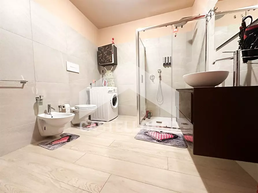 Immagine 2 di Appartamento in vendita  in via Vaccarolo a Desenzano Del Garda