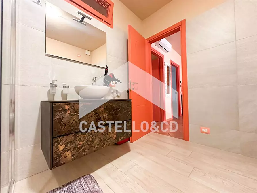 Immagine 4 di Appartamento in vendita  in via Vaccarolo a Desenzano Del Garda