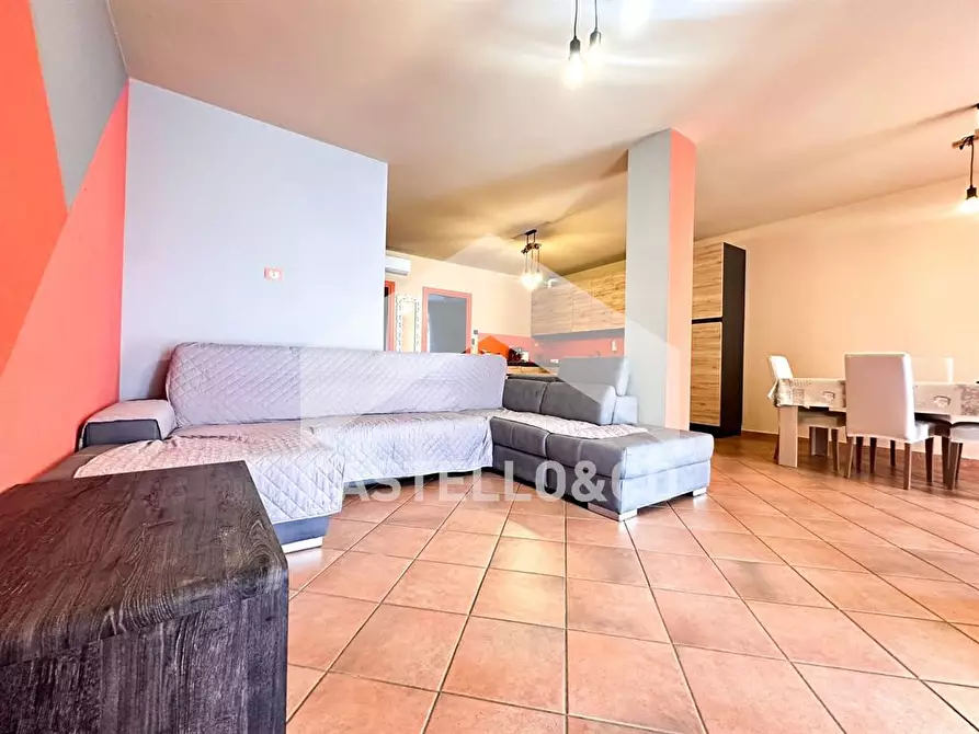 Immagine 3 di Appartamento in vendita  in via Vaccarolo a Desenzano Del Garda