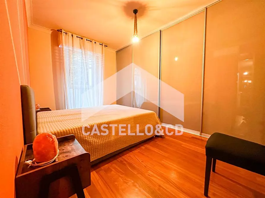 Immagine 1 di Appartamento in vendita  in via Papa Giovanni XXXIII a Desenzano Del Garda