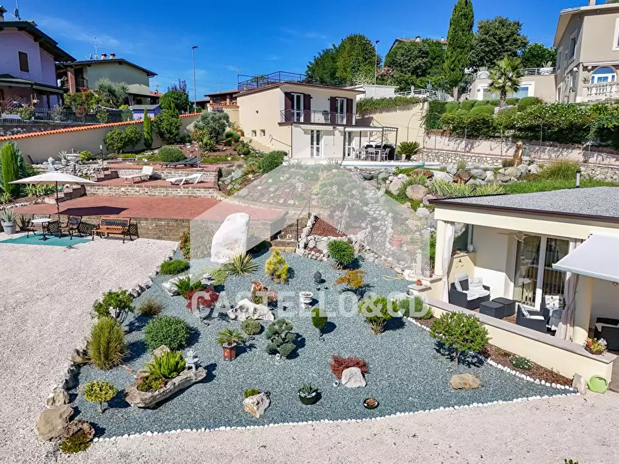 Immagine 2 di Villa in vendita  in via fonti del fabbro 9 a Lonato del Garda