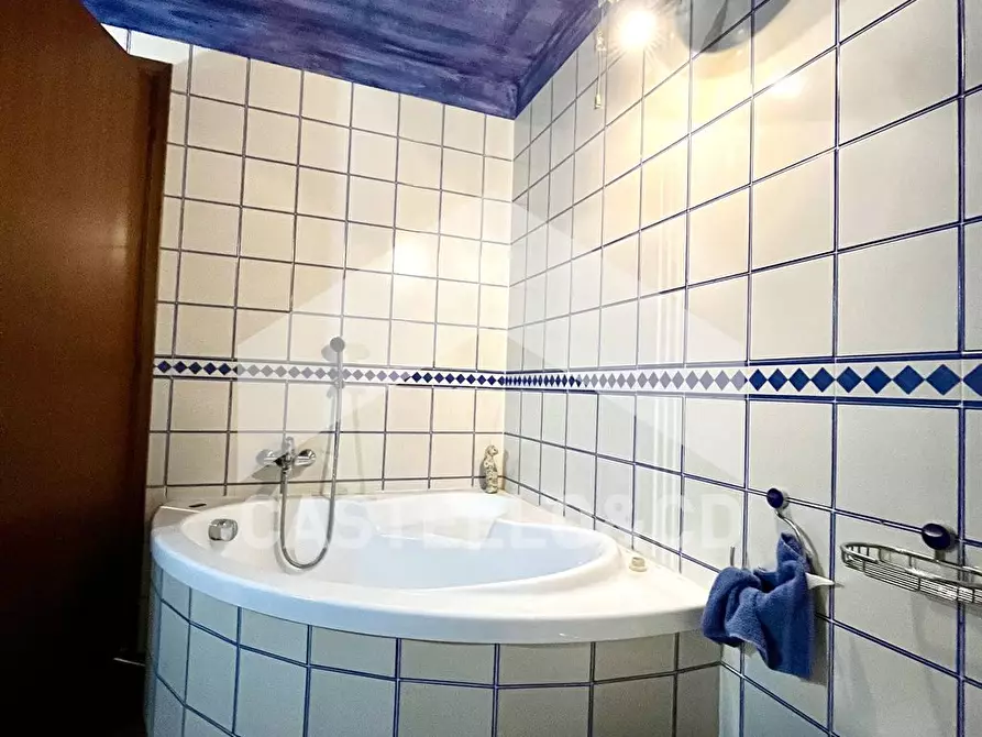 Immagine 4 di Casa bifamiliare in vendita  in via Pietro beschi 3 a Castiglione Delle Stiviere