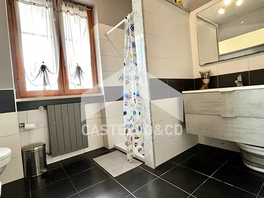 Immagine 5 di Casa bifamiliare in vendita  in via Pietro beschi 3 a Castiglione Delle Stiviere