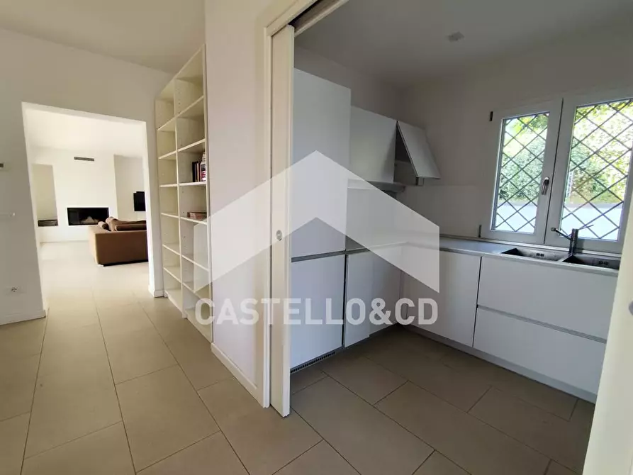 Immagine 2 di Villa in vendita  in Via Aldo Moro 55 a Soiano Del Lago