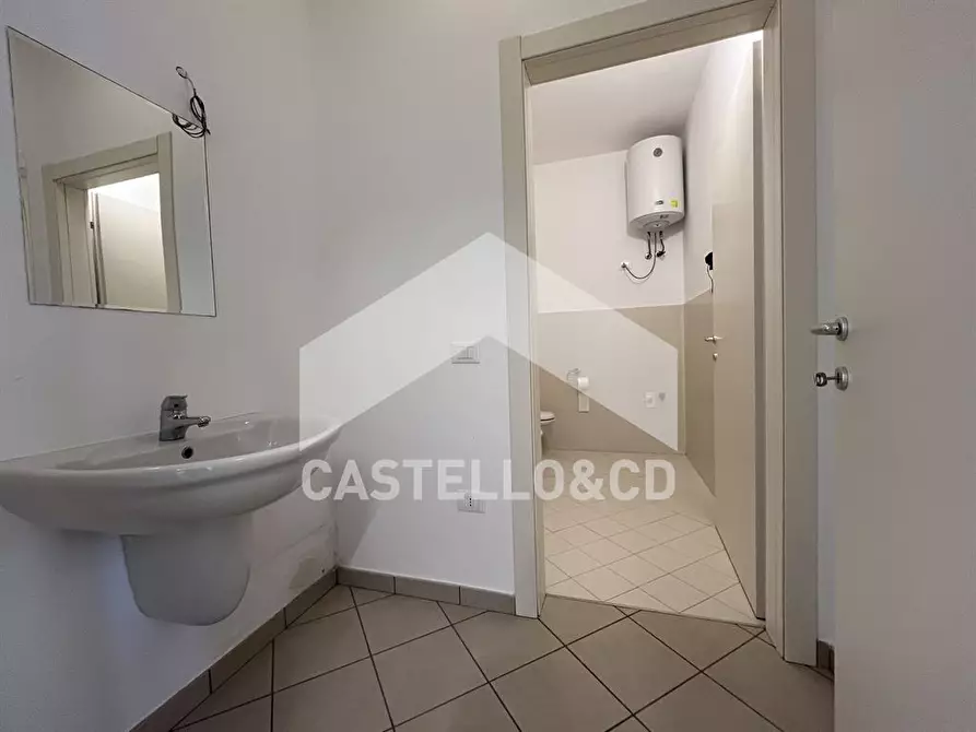 Immagine 7 di Negozio in affitto  in VIA RAMBOTTI 18 a Desenzano Del Garda