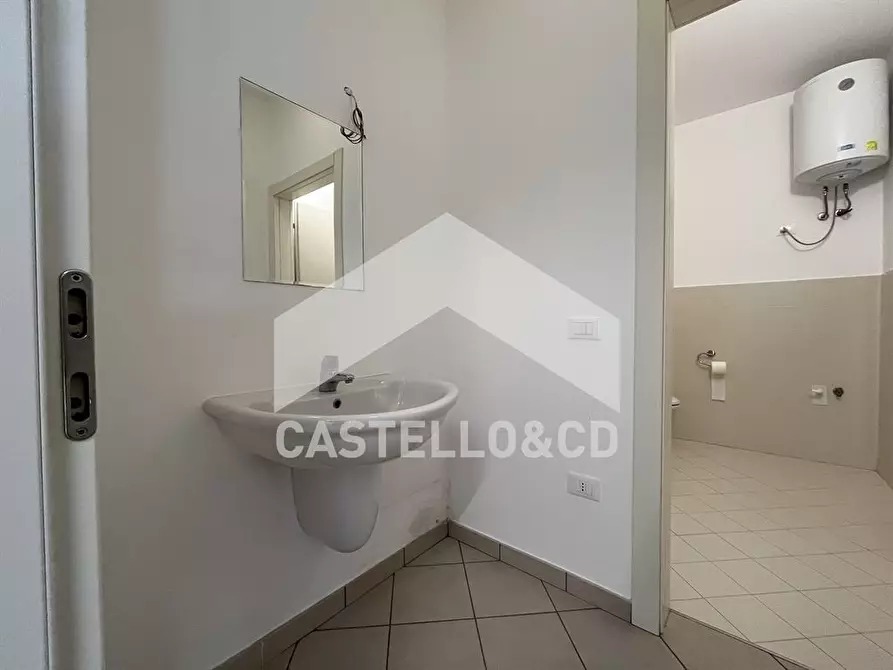 Immagine 6 di Negozio in affitto  in VIA RAMBOTTI 18 a Desenzano Del Garda