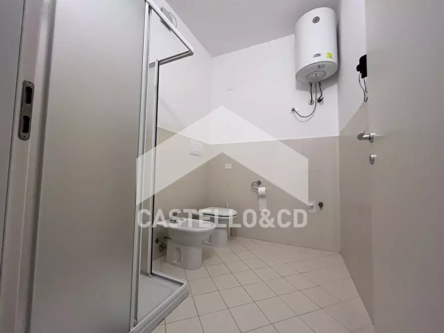 Immagine 4 di Negozio in affitto  in VIA RAMBOTTI 18 a Desenzano Del Garda