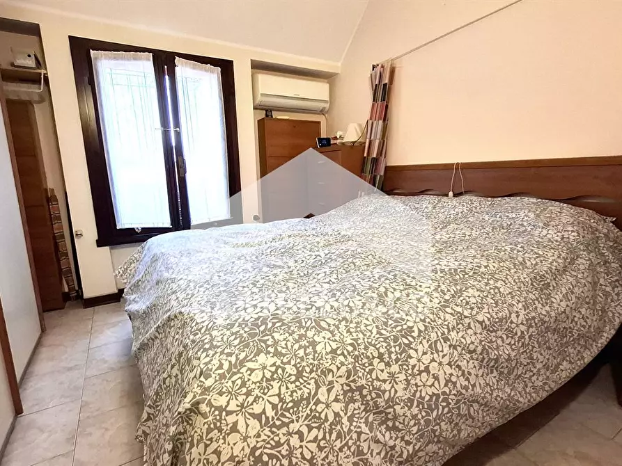 Immagine 1 di Appartamento in vendita  in VIA COLLI STORICI 18 a Desenzano Del Garda