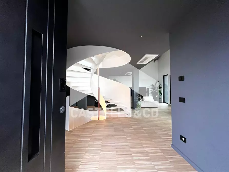 Immagine 5 di Villa in vendita  in via vallette 38 a San Felice Del Benaco