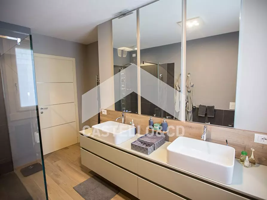 Immagine 5 di Villa in vendita  in via Francesco Crispi 23c a Padenghe Sul Garda