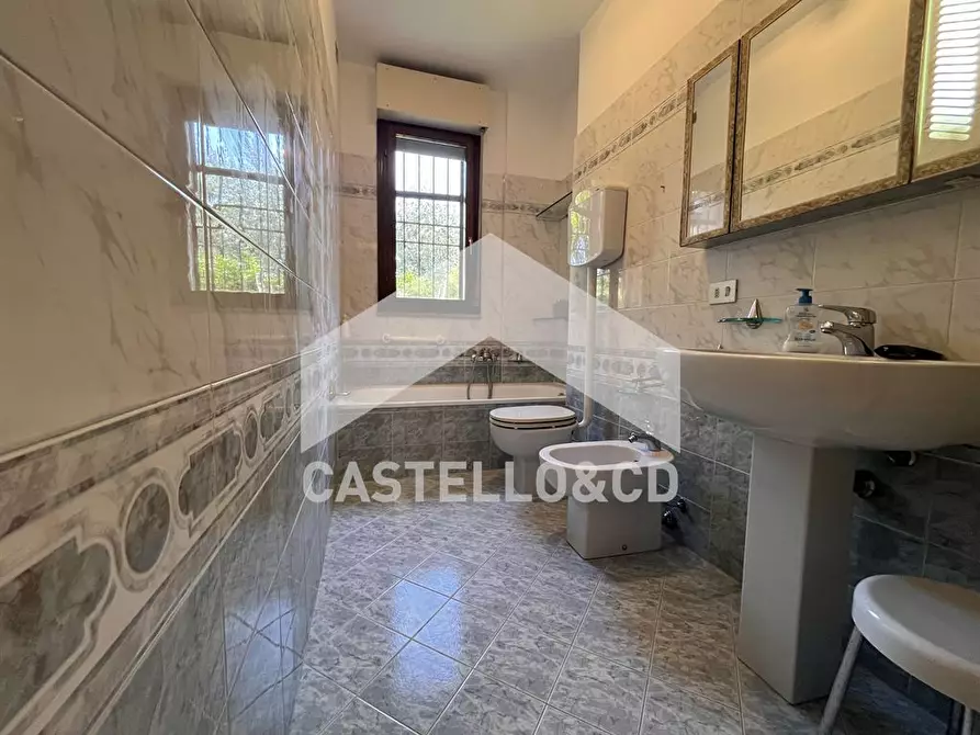 Immagine 5 di Appartamento in vendita  in via montesuello a Desenzano Del Garda
