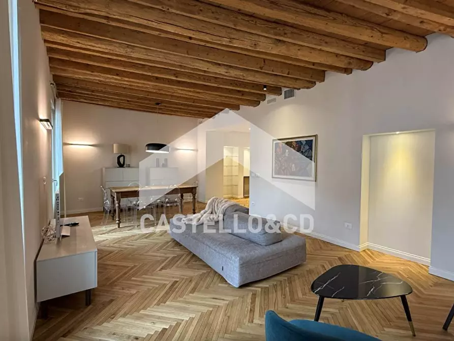 Immagine 1 di Appartamento in vendita  in via porto vecchio 22 a Desenzano Del Garda