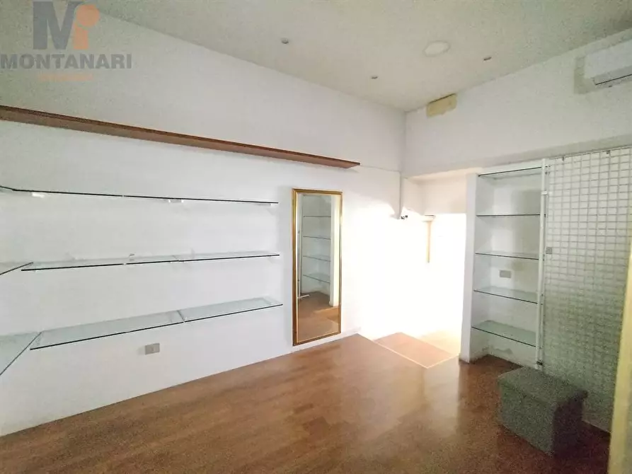 Immagine 4 di Negozio in affitto  in Via Giuseppe Piermarini 26 a Foligno