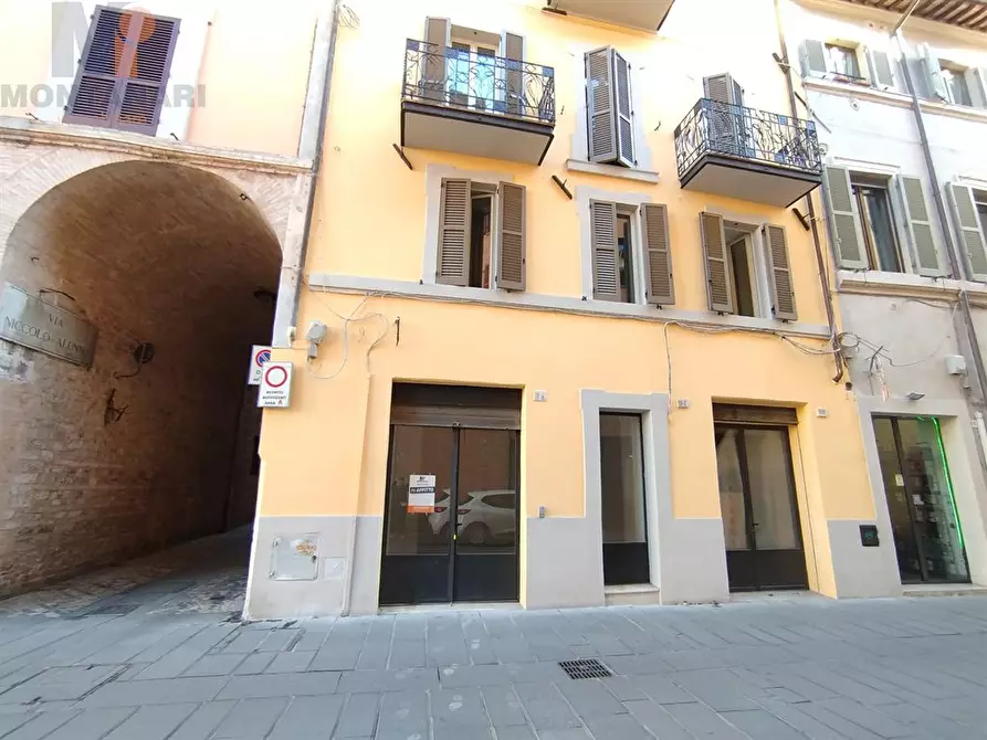 Immagine 2 di Negozio in affitto  in VIA GIUSEPPE GARIBALDI 94 a Foligno